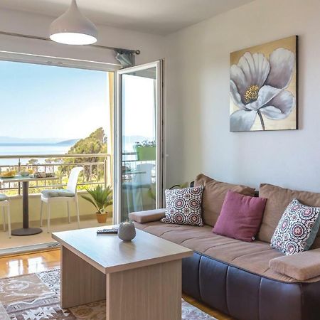 2 Bedroom Cozy Apartment In Makarska Exterior foto