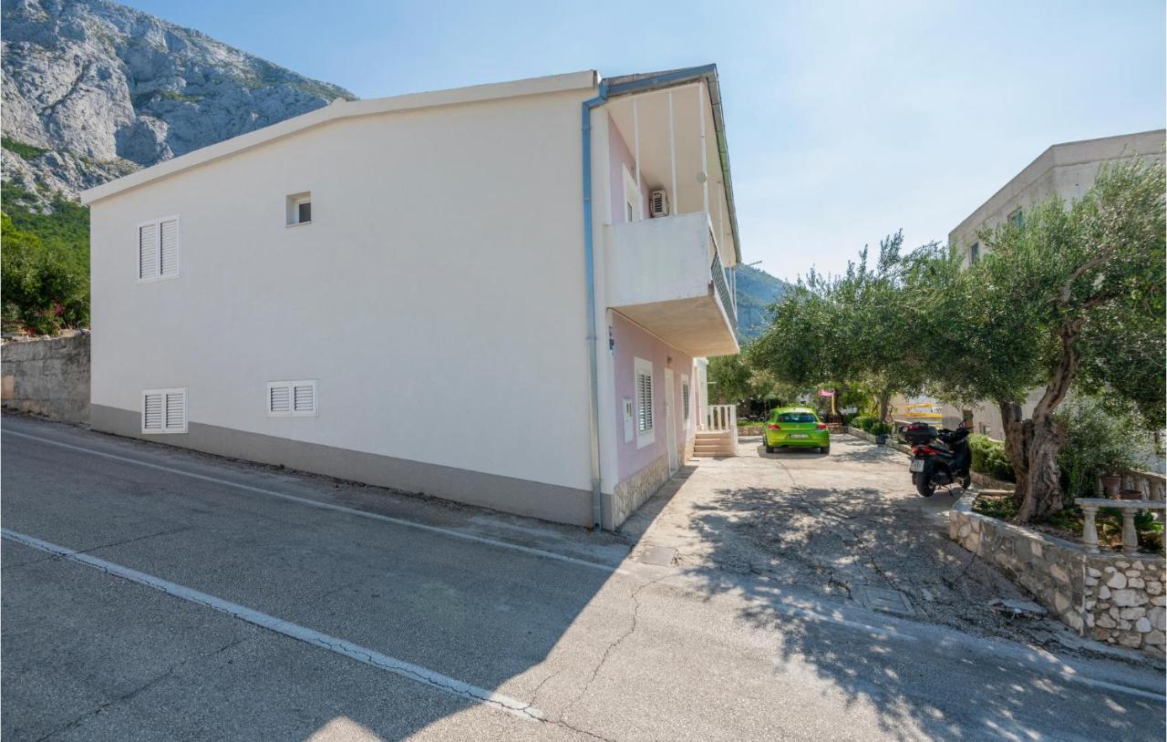 2 Bedroom Cozy Apartment In Makarska Exterior foto