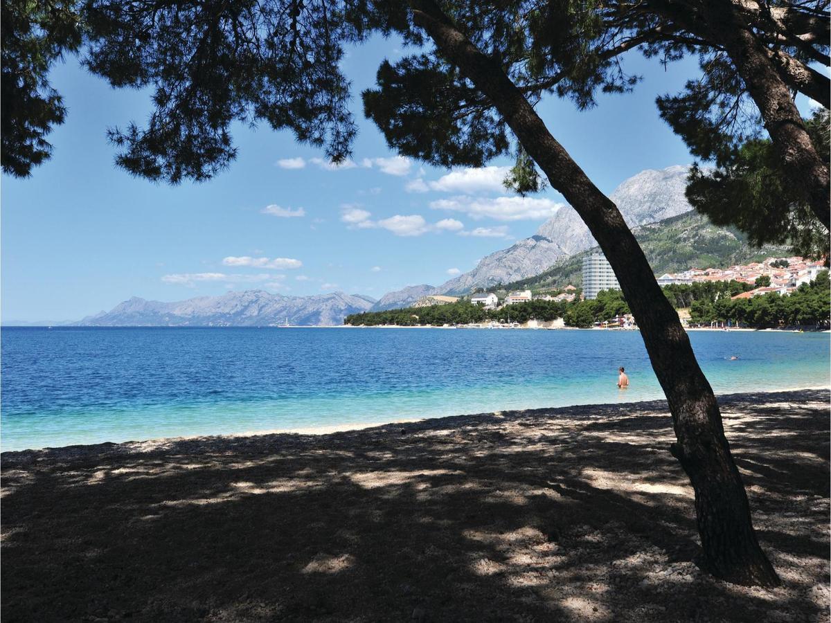 2 Bedroom Cozy Apartment In Makarska Exterior foto