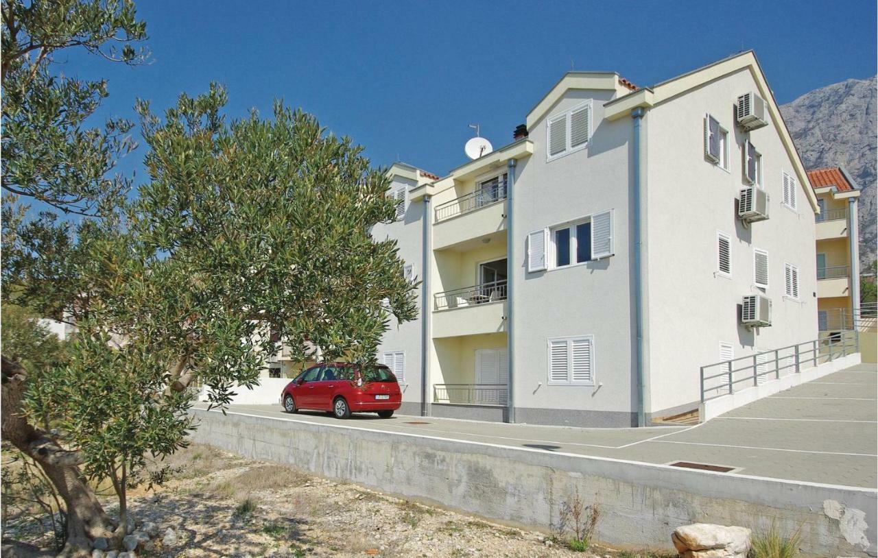 2 Bedroom Cozy Apartment In Makarska Exterior foto