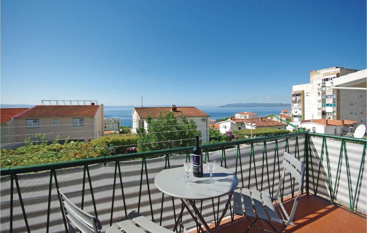 2 Bedroom Cozy Apartment In Makarska Exterior foto