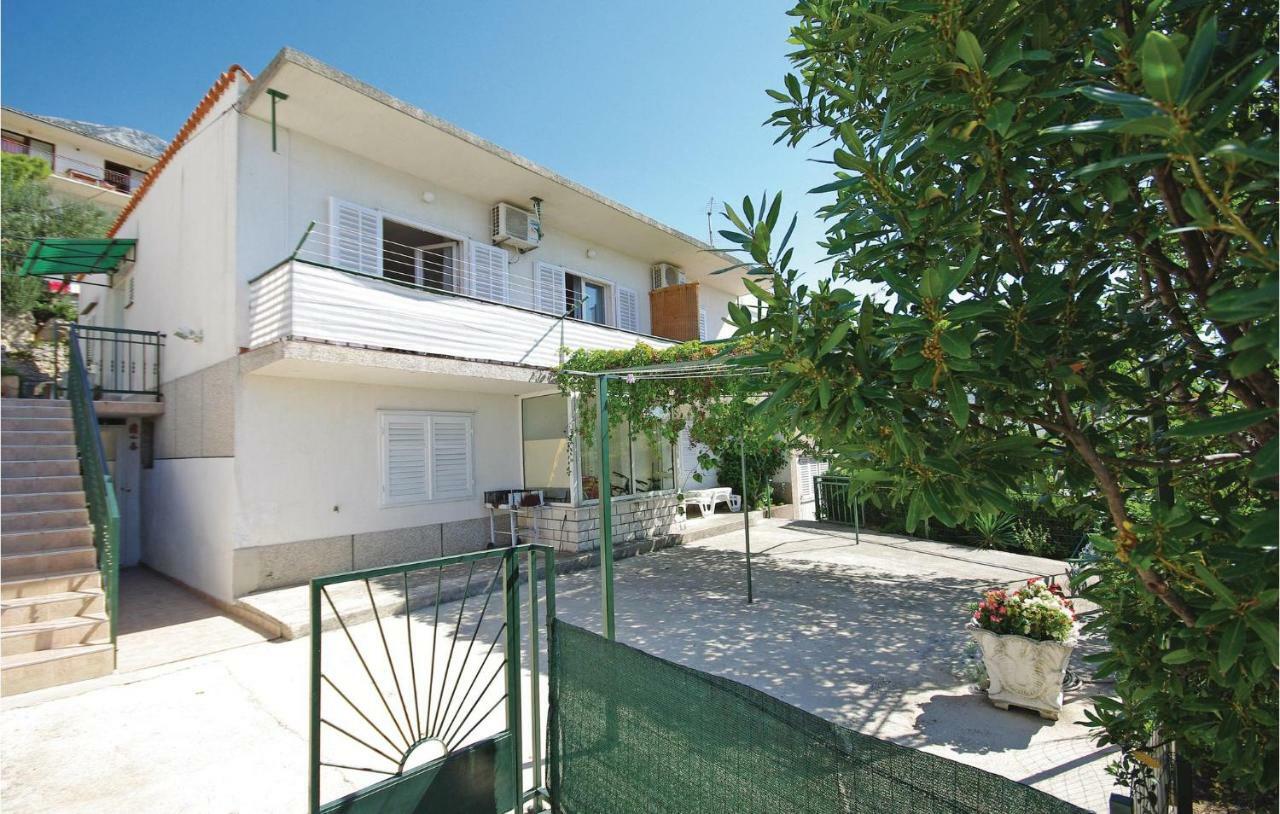 2 Bedroom Cozy Apartment In Makarska Exterior foto